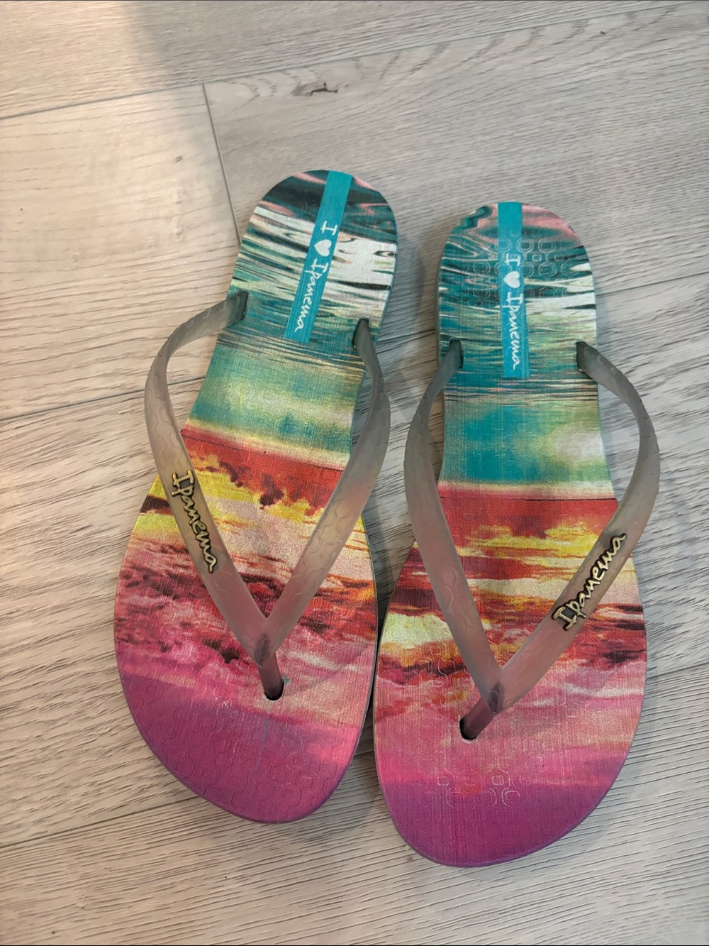 Ipanema Women’s Pink Teal Sunset Print Sandals